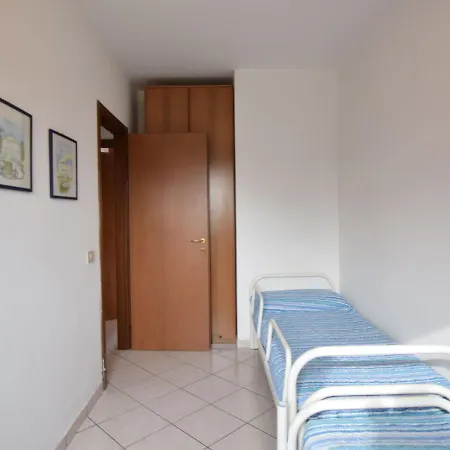 Appartamento Acquamarina-3 By Interhome